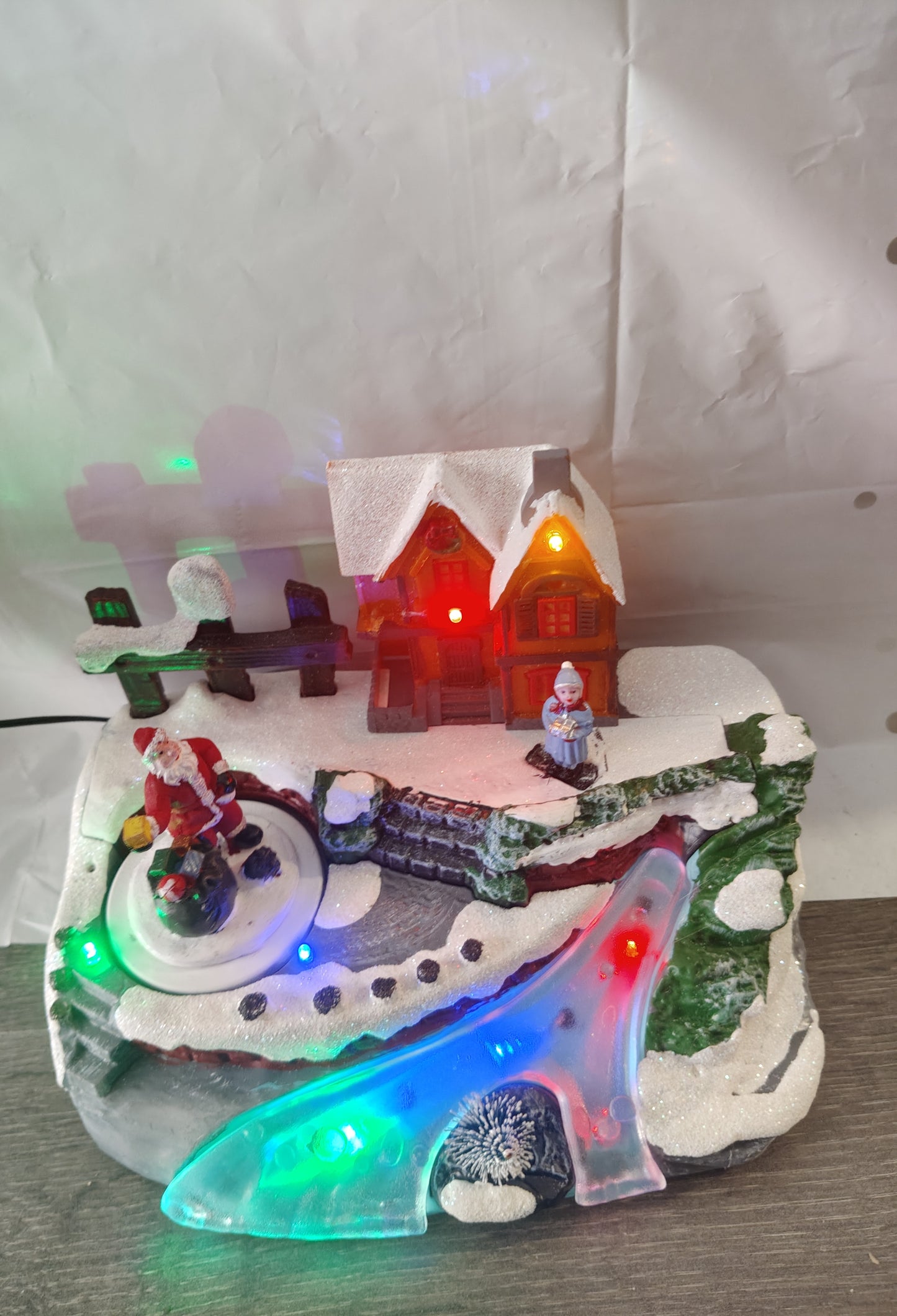 ⛸️ Giostrina Scenario Pista di Pattinaggio con Luci, Musica e Movimento 🎶✨