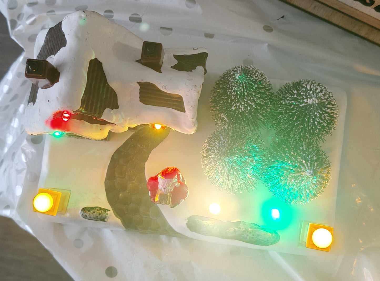 🏘️ Villaggio Natalizio con Luci e Musica 🎶✨