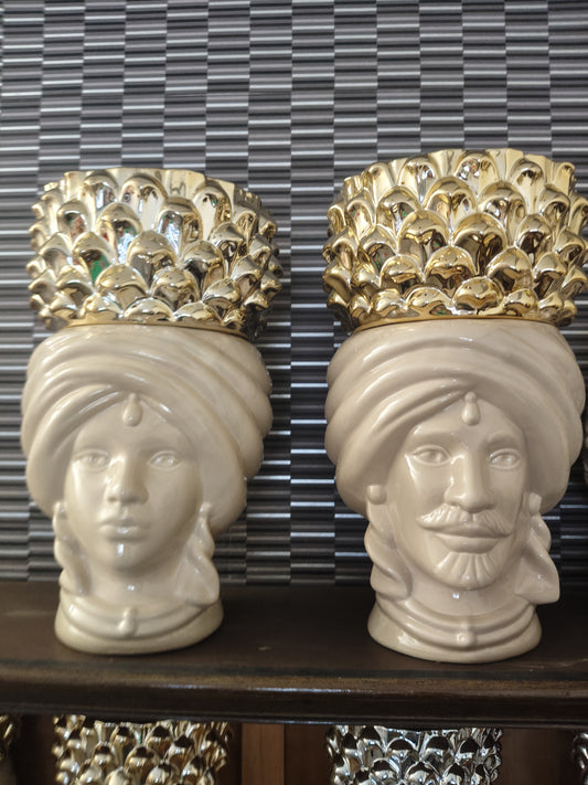 Teste di moro beige con pigna oro