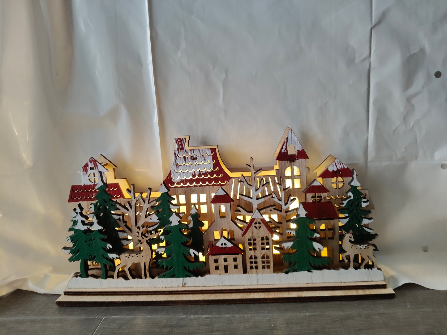Villaggio Natalizio in Legno con Luce LED Calda – Verde, Rosso e Legno Naturale 🏠🎅