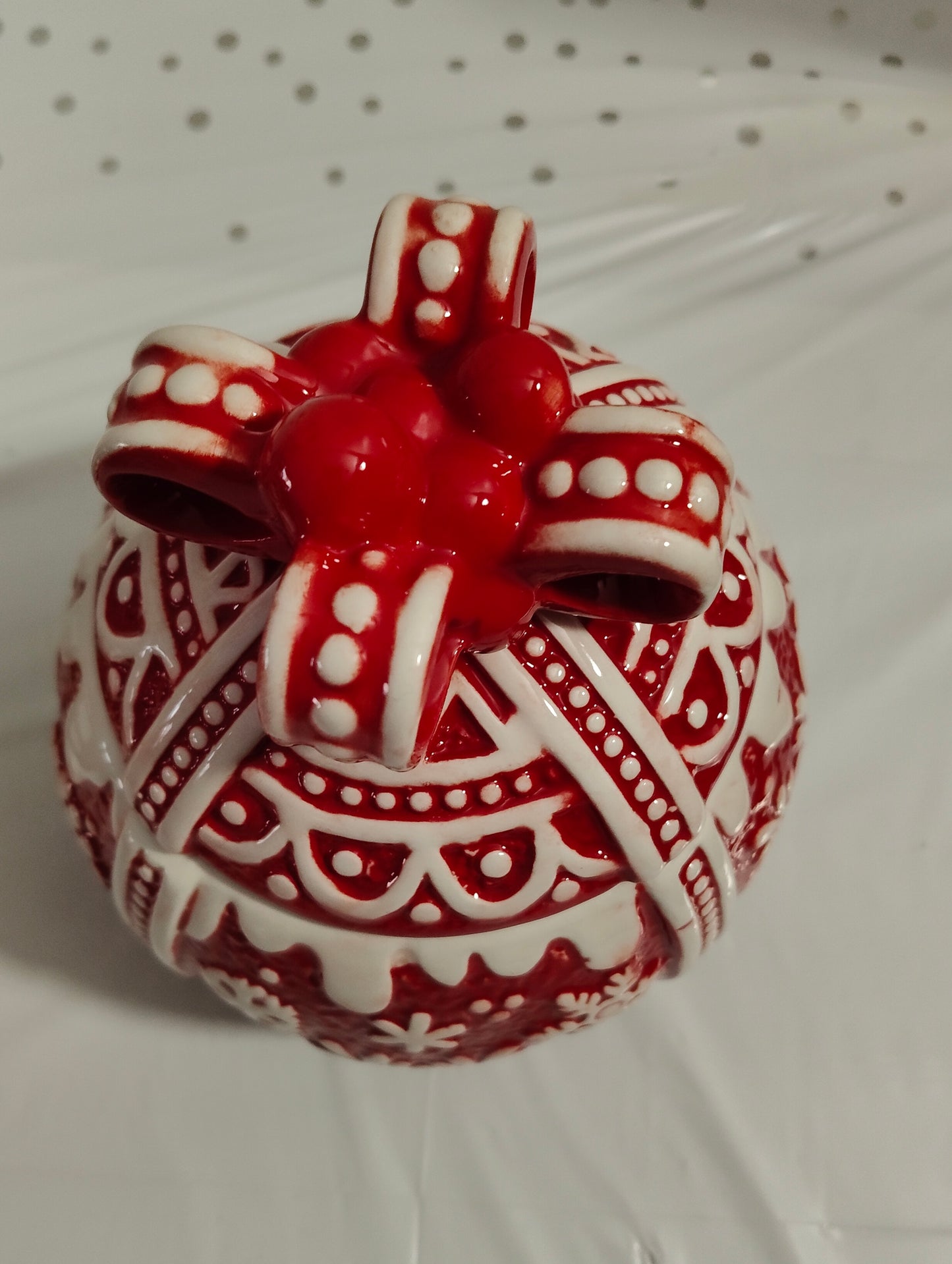 Biscottiera a Forma di Palla Natalizia Rossa e Bianca