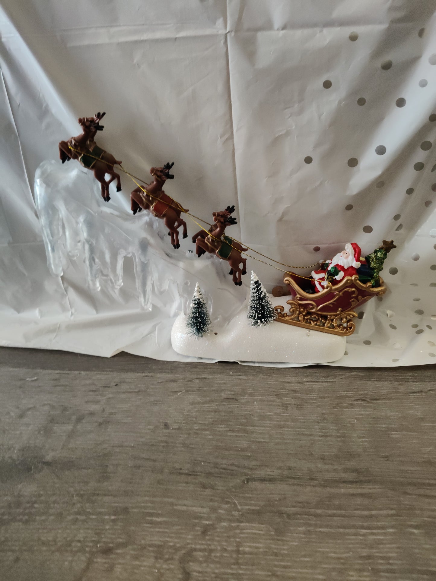 🎄 Scenario di Babbo Natale con Slitta, Renne, Musica e Luci 🎅