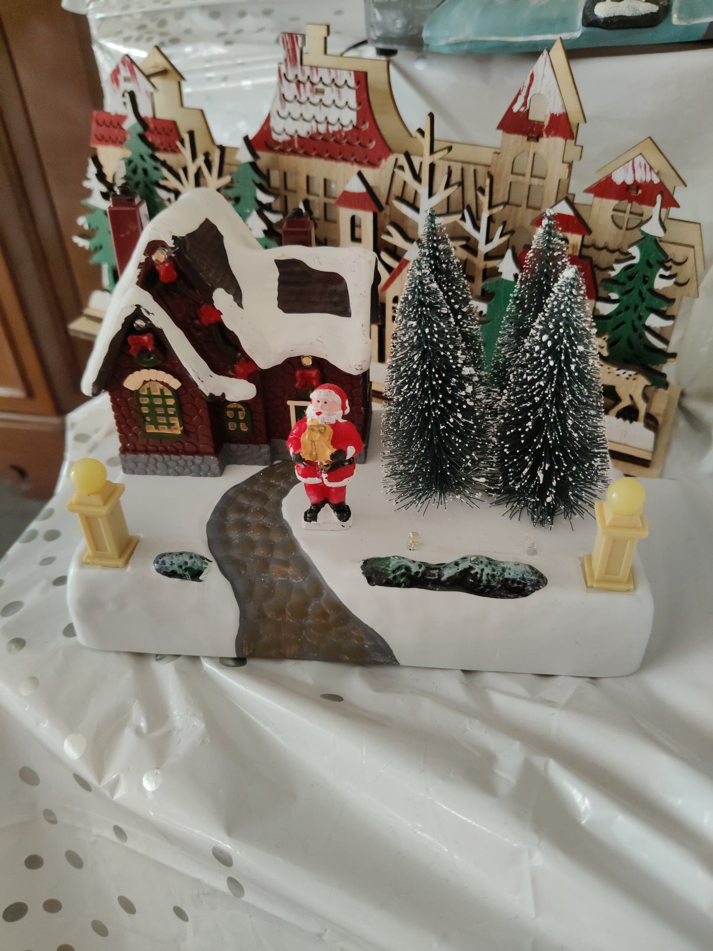 🏘️ Villaggio Natalizio con Luci e Musica 🎶✨